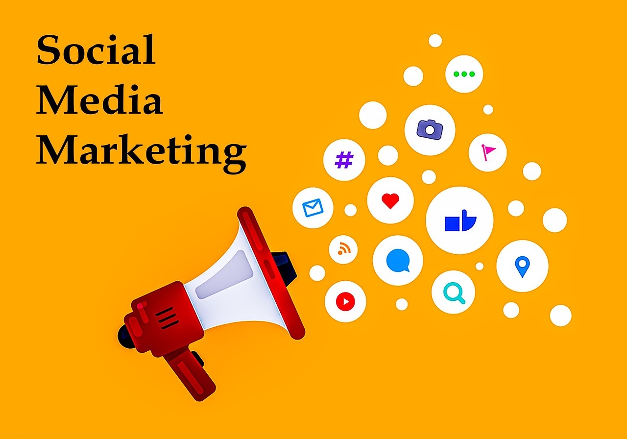 Social Media Marketing mit Megaphon und Social-Icons